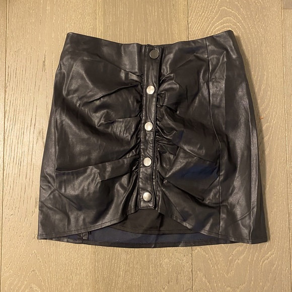 Forever 21 Skirt Pleather Black Mini Skirt Size Small - Picture 1 of 3